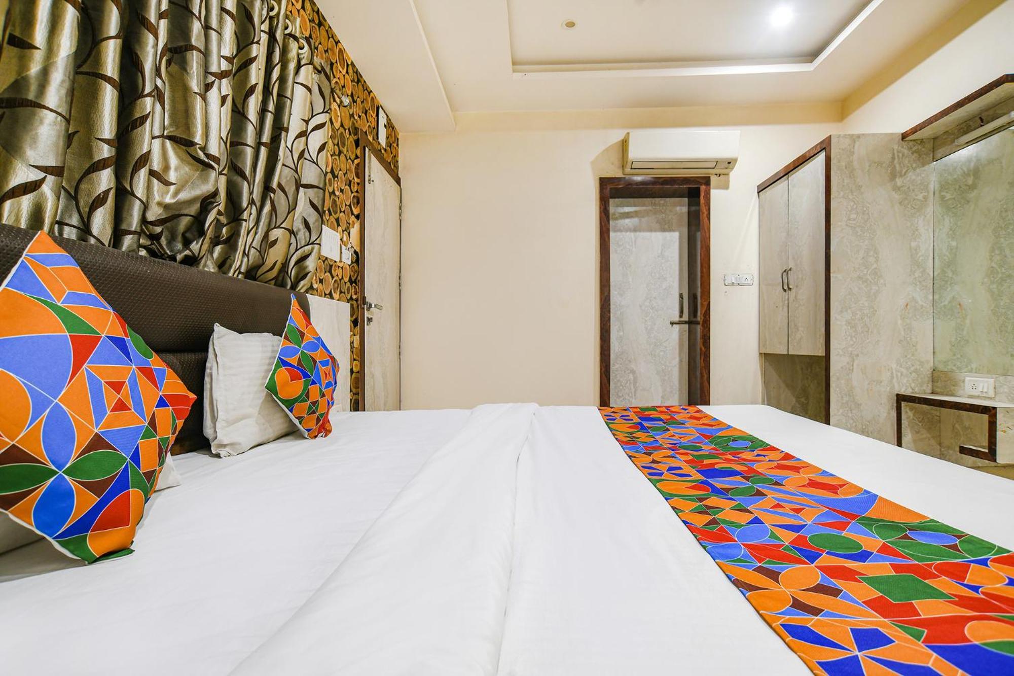 אויאיין Fabhotel Shivam Palace- Near Mahakal Mandir מראה חיצוני תמונה