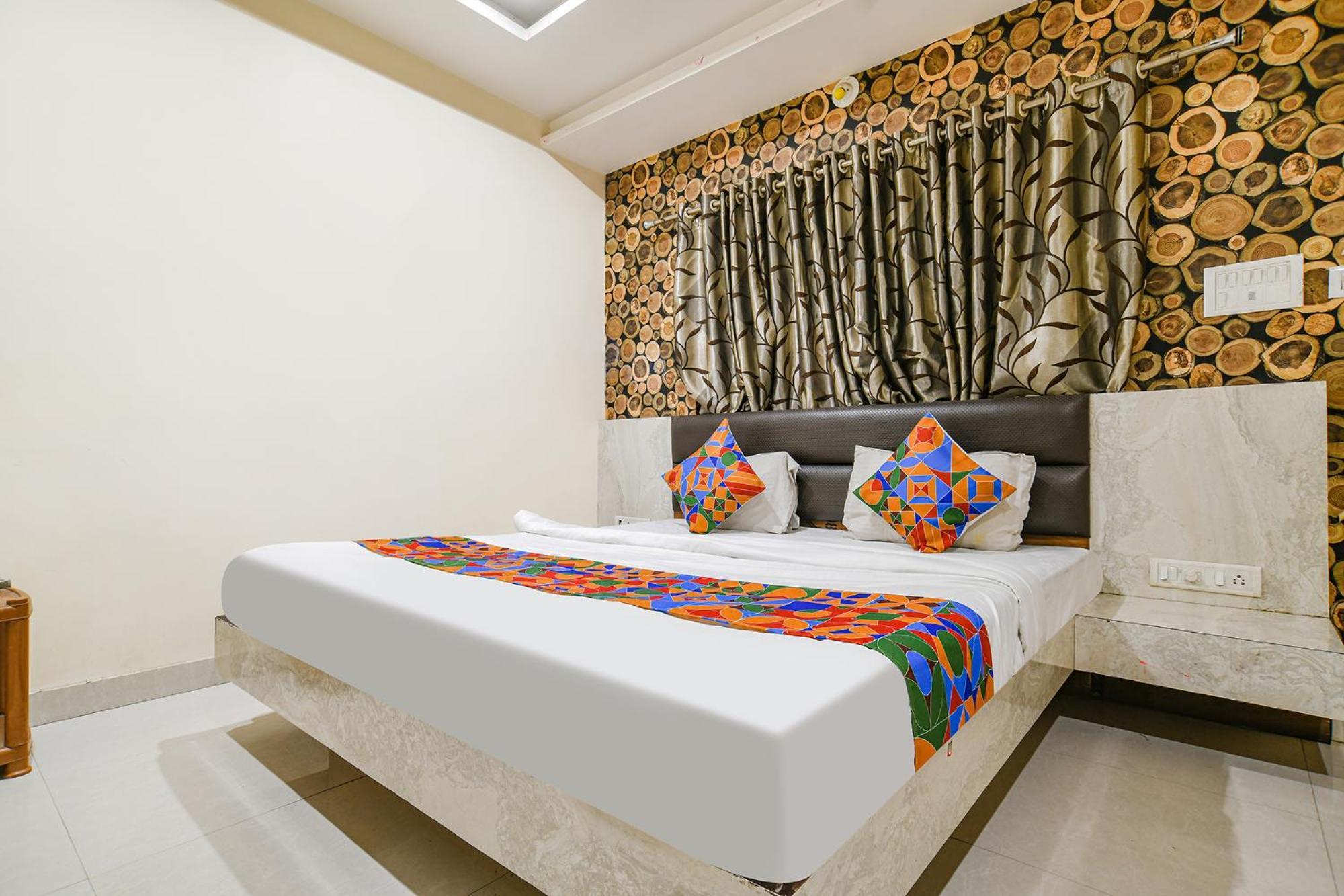 אויאיין Fabhotel Shivam Palace- Near Mahakal Mandir מראה חיצוני תמונה