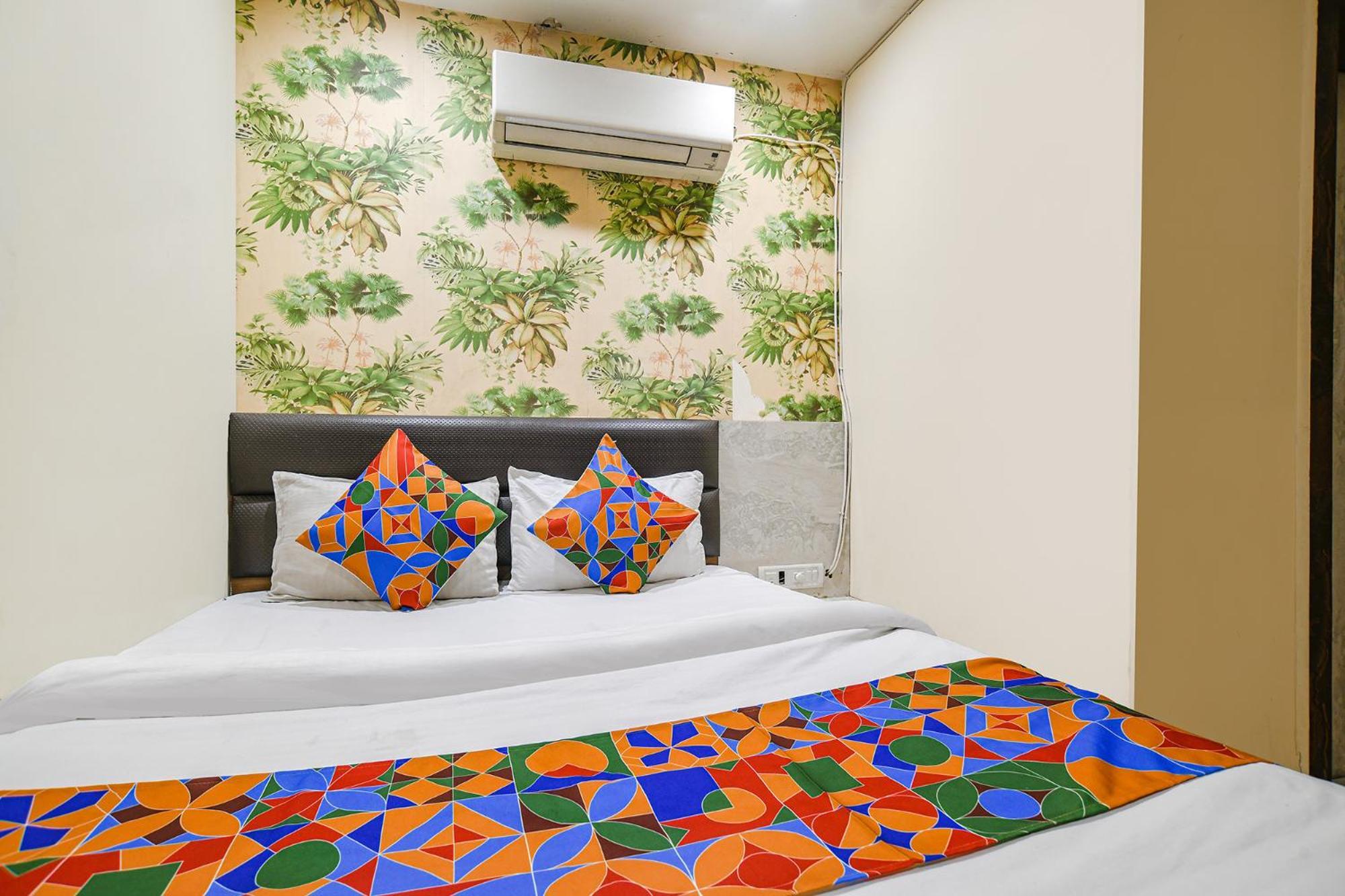 אויאיין Fabhotel Shivam Palace- Near Mahakal Mandir מראה חיצוני תמונה