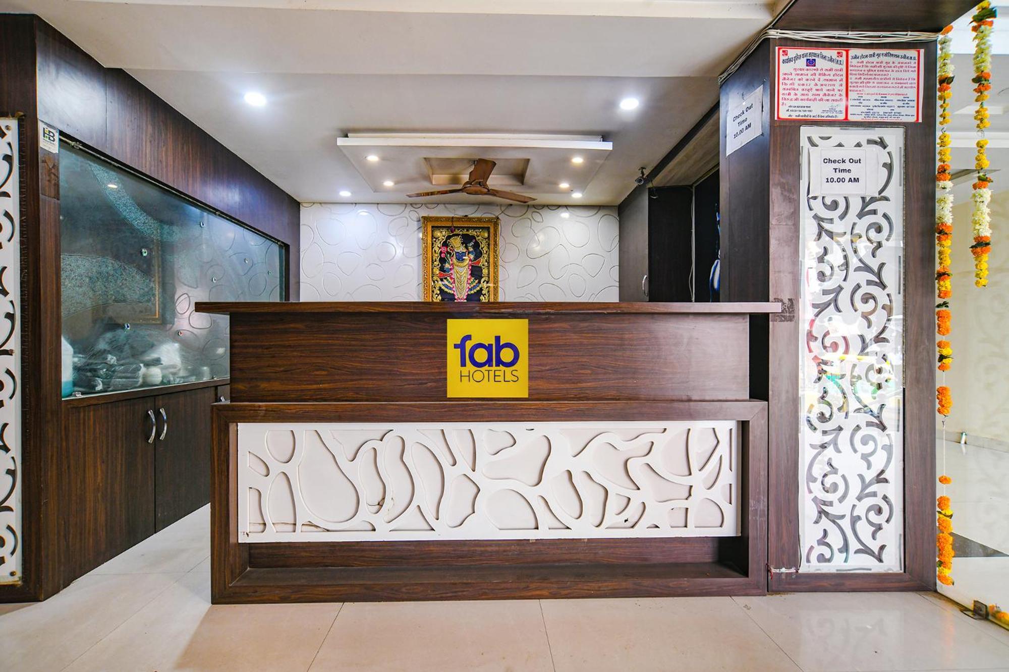 אויאיין Fabhotel Shivam Palace- Near Mahakal Mandir מראה חיצוני תמונה