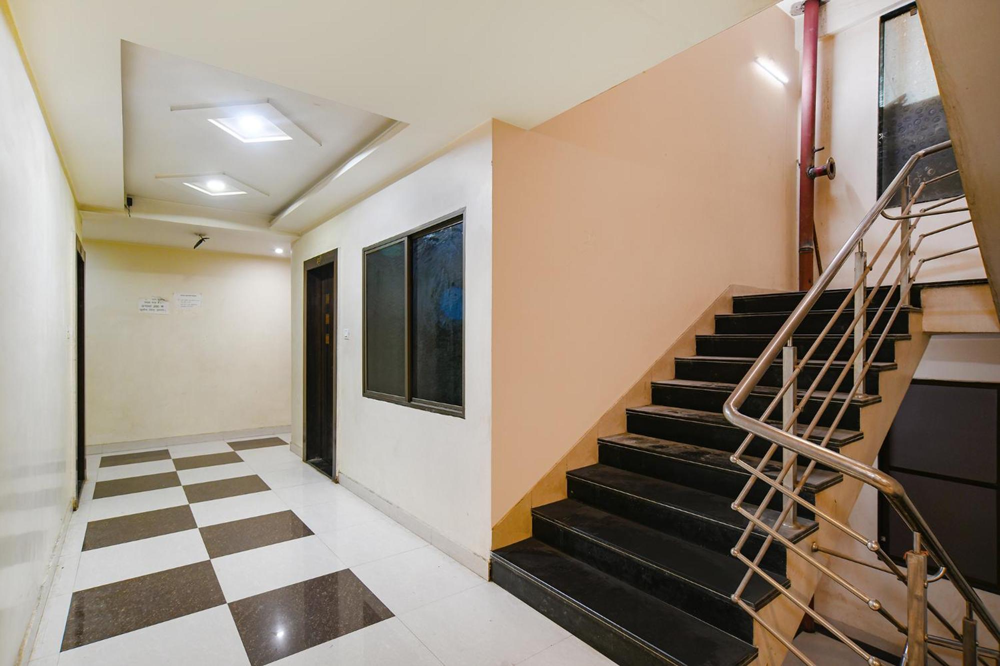 אויאיין Fabhotel Shivam Palace- Near Mahakal Mandir מראה חיצוני תמונה